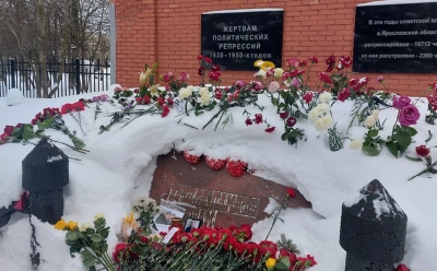 Сервис 2ГИС запретил оставлять отзывы о памятниках жертвам политических репрессий. Там писали комментарии про Навального