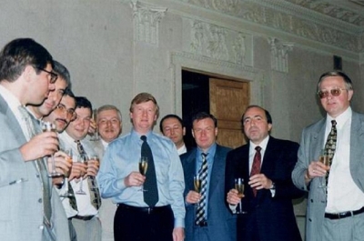 Архивные снимки 1996 года: вторые выборы, Сорос, пьяный Ельцин пляшет с Осиным, Зайка моя, Тучи, Школьная пора