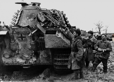 Как два советских танкиста потеряв свой танк, натолкнулись на пьяных немцев с танком. Зачем они запоминали их ругань